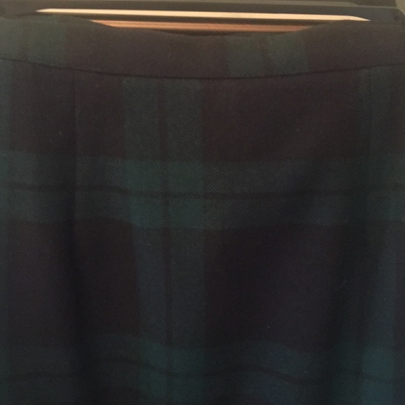 Beautiful plaid skirt. Made in Ireland 🇮🇪 - Picture 3 of 4